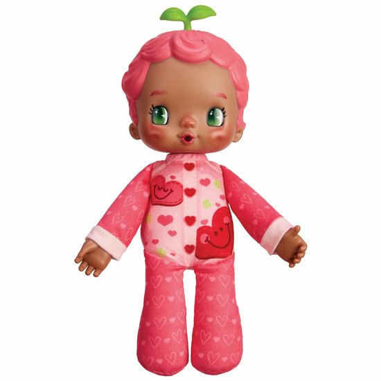 Schattige pop met roze krullend haar, groene ogen, draagt een roze pyjama met hartjes en blaadjes. Twee groene blaadjes op haar hoofd.
