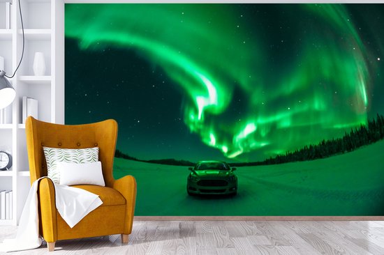 Behang - Fotobehang Noorderlicht - Sterrenhemel - Auto - Breedte 330 cm x hoogte 220 cm