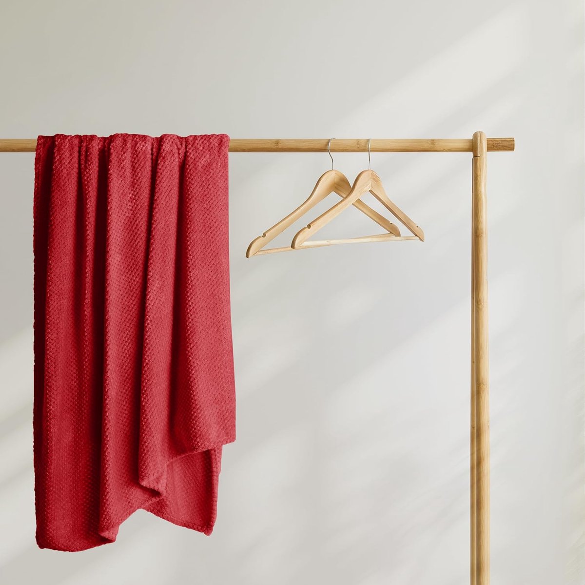 Henry knuffeldeken van 70 x 150 cm, rood, deken, microvezel, woondeken, sprei, fleece, zacht, behaaglijk, Scandinavische stijl