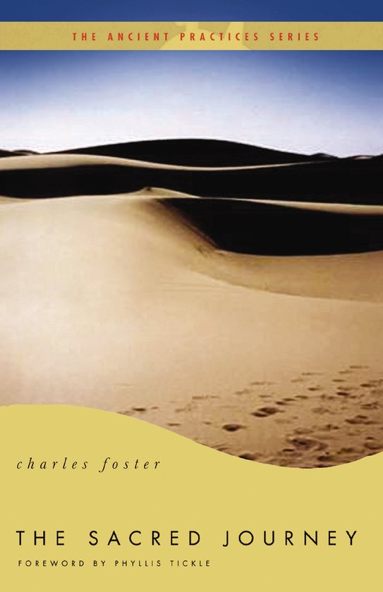 Boek 'The Sacred Journey' van Charles Foster. De cover toont zandduinen met voetsporen, met de tekst 'THE ANCIENT PRACTICES SERIES'.