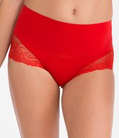 Hoge rode hipster van Spanx met kanten details op de heupen. Gemaakt van zacht materiaal.