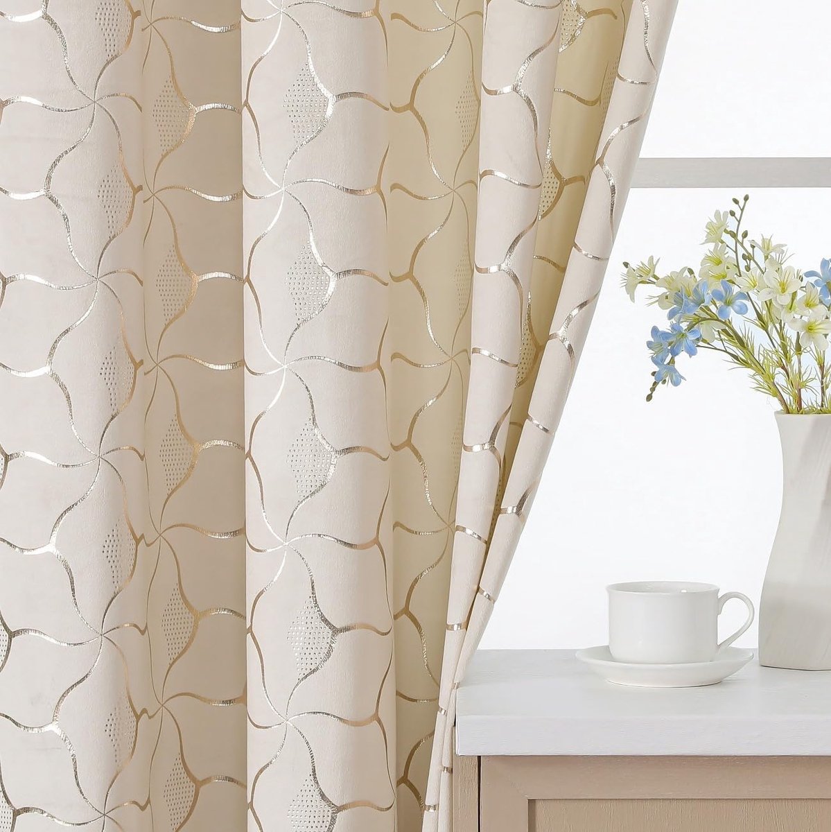 Gordijnen met inslagringen, crèmegoud, voor woonkamer, slaapkamer, eetkamer, geometrisch roosterpatroon met goudfolie, fluwelen gevoel, 75-80% lichtfiltering, inkijkbescherming, set van 2, 140