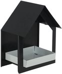 Zwart metalen vogelvoederhuisje in huisvorm, open voorkant met lichtgrijs bakje.