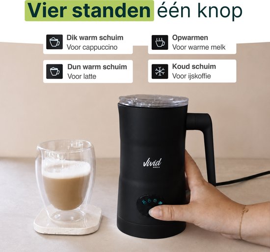 Zwarte melkopschuimer met hand die de knop indrukt. Tekst: "Vier standen één knop. Dik warm schuim. Opwarmen. Dun warm schuim. Koud schuim."