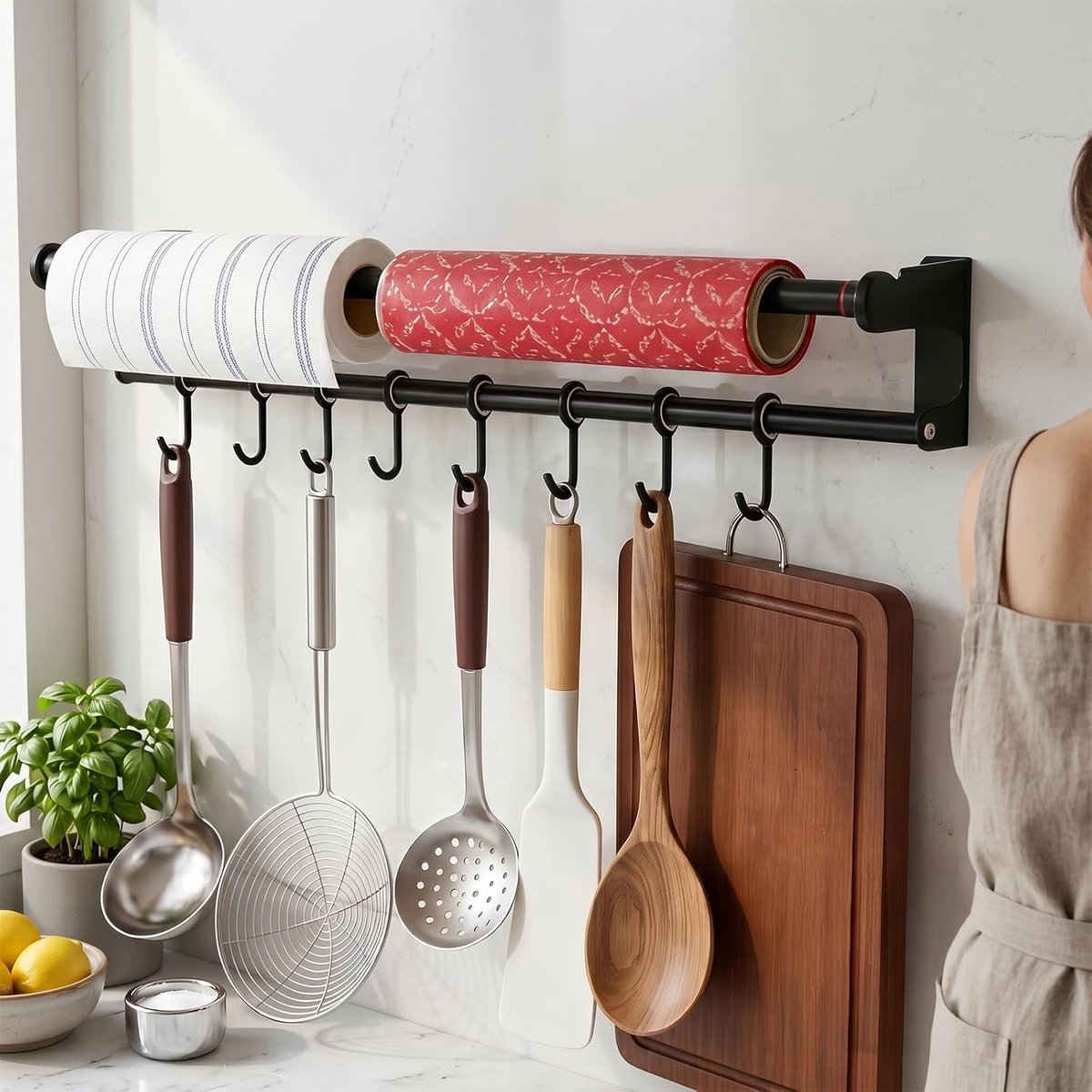 Haaklijst keuken 70 cm - zwarte stang met papierrolhouder - 8 beweegbare haken - ideaal voor keukengerei - ShopVlot