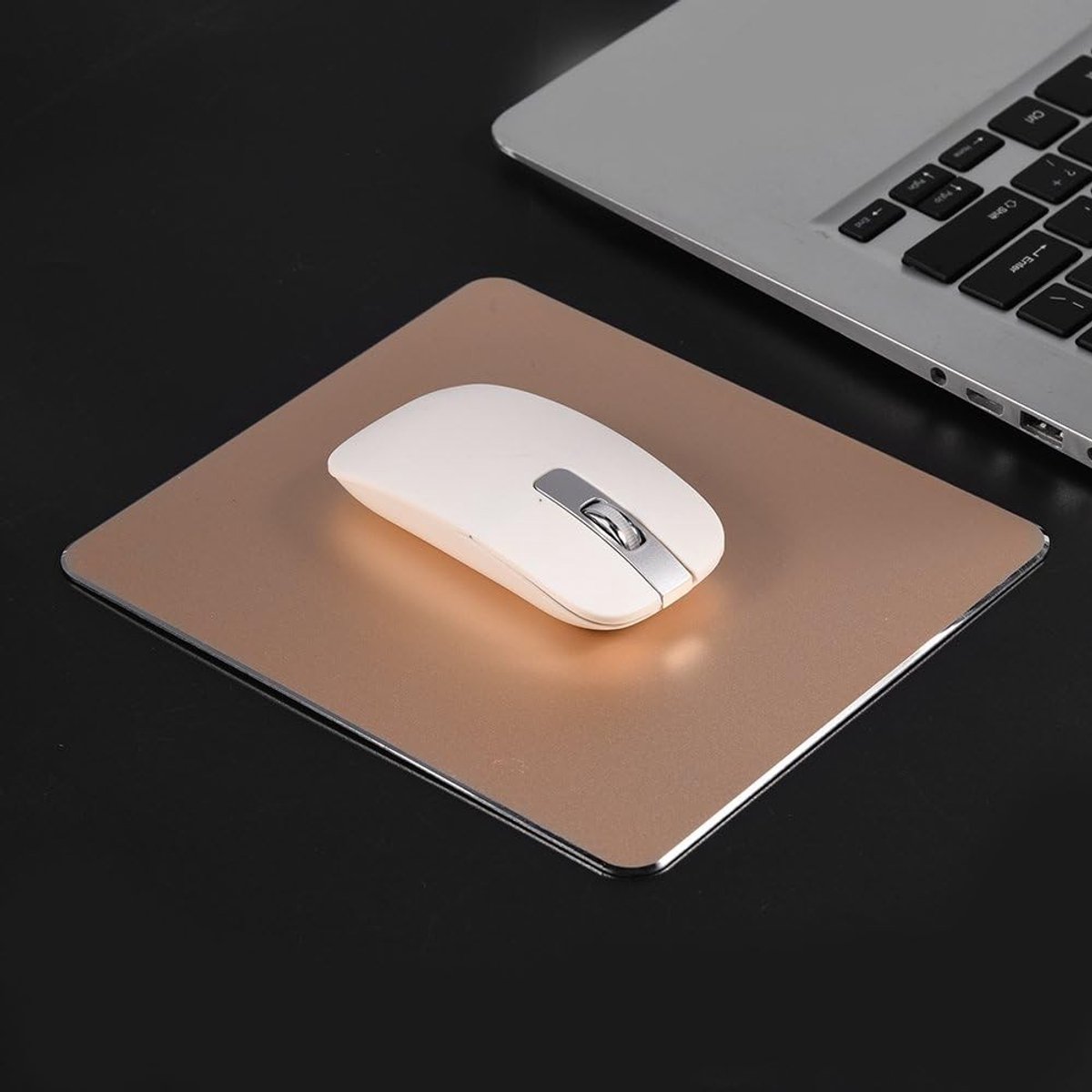 Mini Gaming Mouse Pad van Aluminium, Antislip Ontwerp, 18mm x 16mm, Ideaal voor PC en Laptop met Sterke Constructie (Goud)