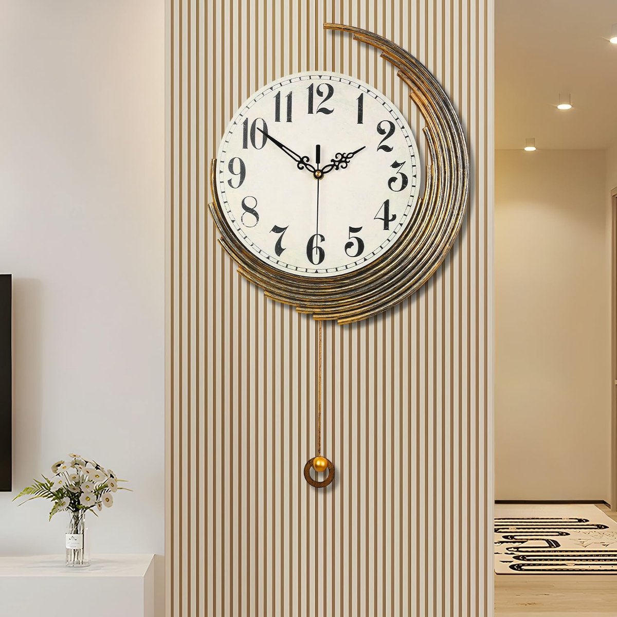 Omgoods - Decoratieve Wandklok met Pendulum - Retro Stijl voor Woonkamer en Keuken