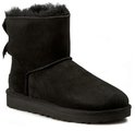 Zwarte UGG enkellaars met strik op de achterkant.
