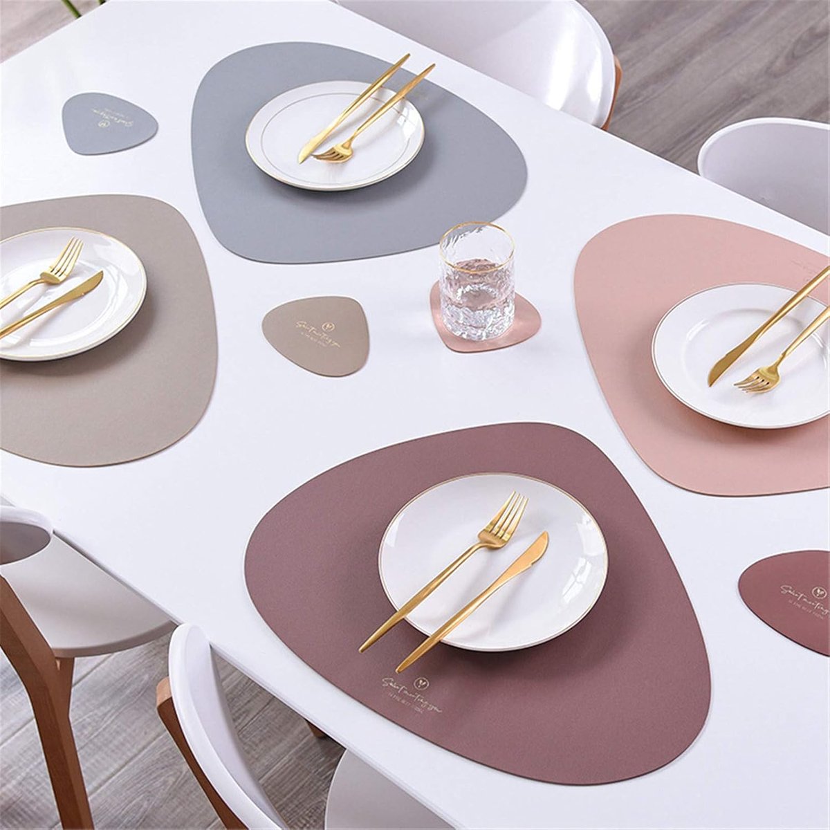 SnelShoppen - Set van 6 placemats en onderzetters, driehoekig en ovaal, leer, afwasbaar, waterdicht, oliebestendig, antislip, hittebestendig (beige) v