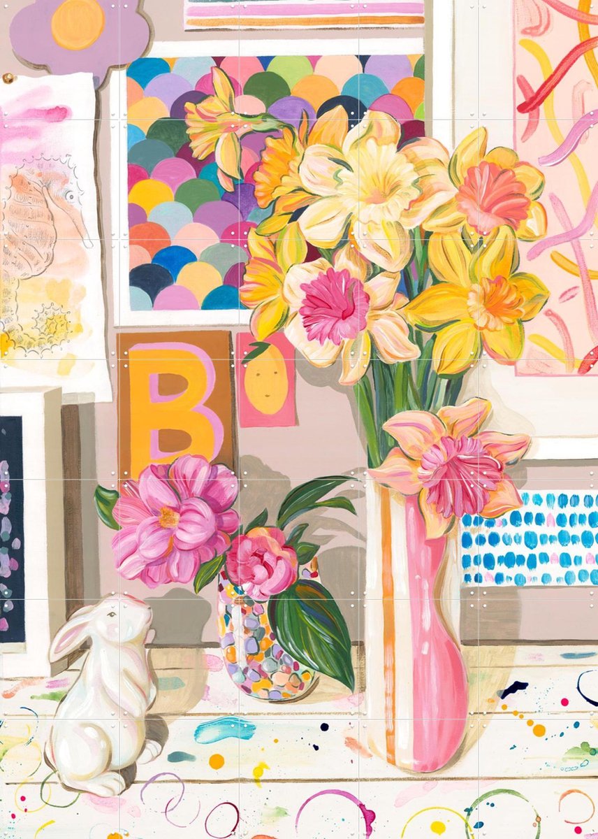 IXXI Daffs on Workdesk, Libby Chambers - 100 x 140 cm - Gratis ophangtool - Grote wanddecoratie en posters - Kleurrijk, Schilderijen, Speels, Gang