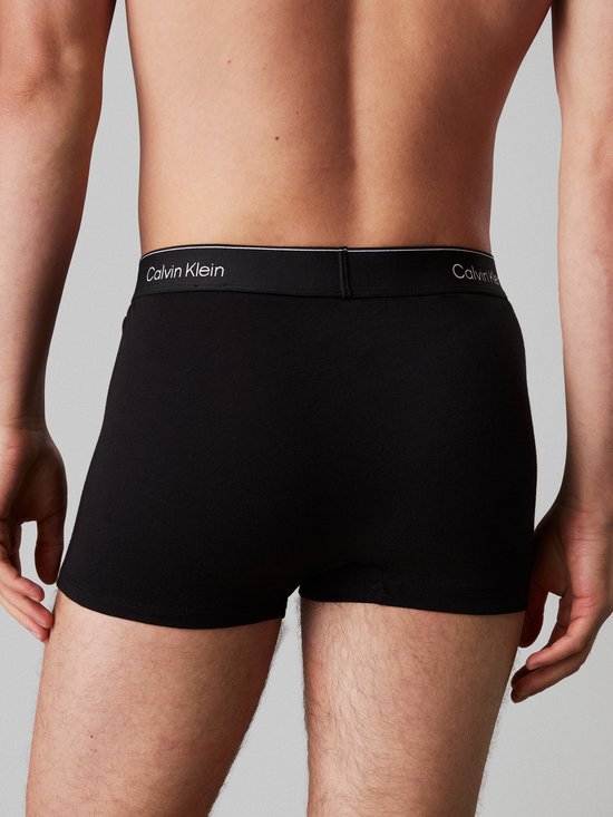 Zwarte Calvin Klein boxerbriefs met een logo op de elastische tailleband.