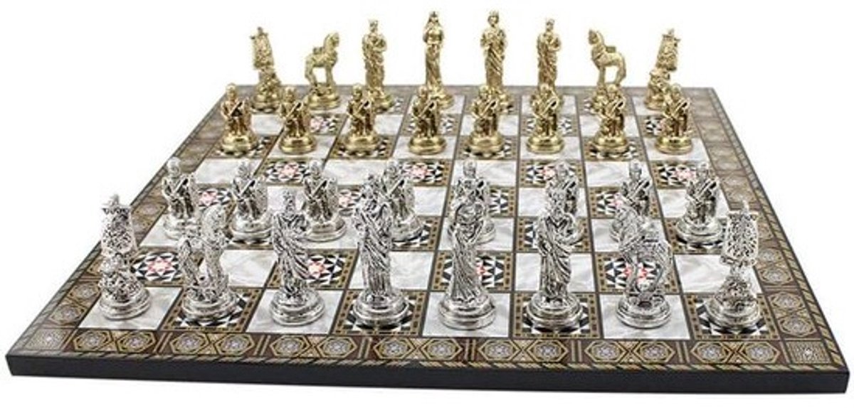 Handgemaakt Metalen Schaakspel met Historische Figuren en Paremoer Hout Effect Bord