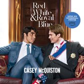 Twee mannen in pakken op een bankje, een met een blauw gestreept pak en de ander met een donker pak en een koninklijke sjerp. De titel "Red, White & Royal Blue" staat centraal.