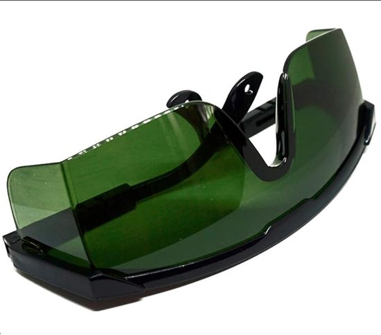 Grote groen getinte veiligheidsbril met zwarte poten en frame.