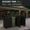 Twee zwarte containerombouwen met open deuren, waarin groene afvalcontainers staan.
