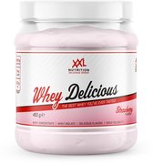 XXL Nutrition Whey Delicious aardbei eiwitpoeder, 450 g. Lichtroze pot met witte deksel. Tekst: 'Whey Delicious', 'Strawberry FLAVOR'.