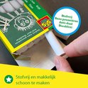 Doos met wit krijt, met afbeelding van een getekende beer. De tekst op de verpakking vermeldt 'Stofvrij'.