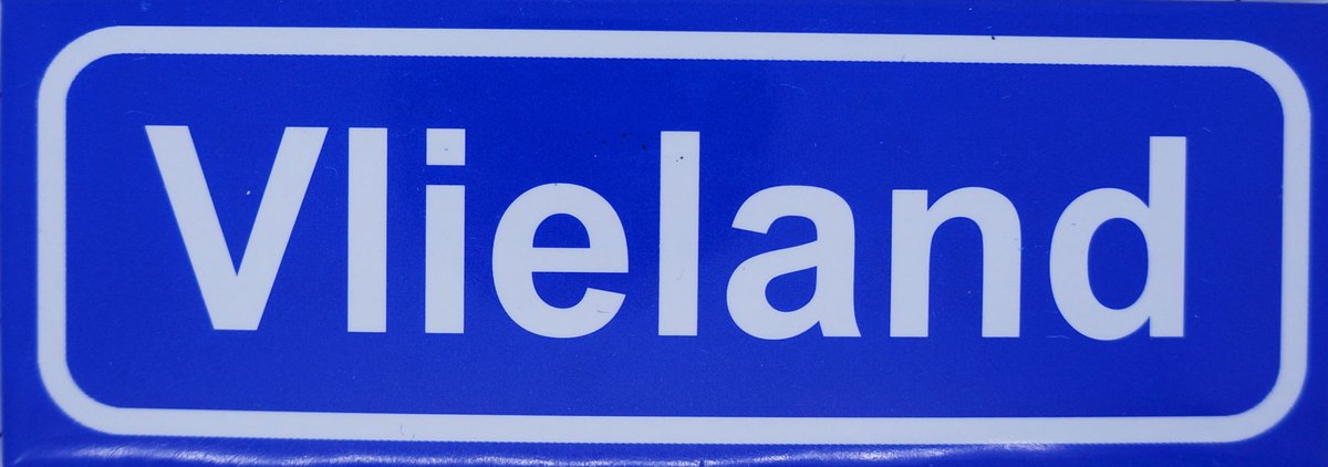 Souv© - koelkast magneet - plaatsnaam bord - kombord - souvenir - koelkastmagneetje - relatiegeschenk Vlieland