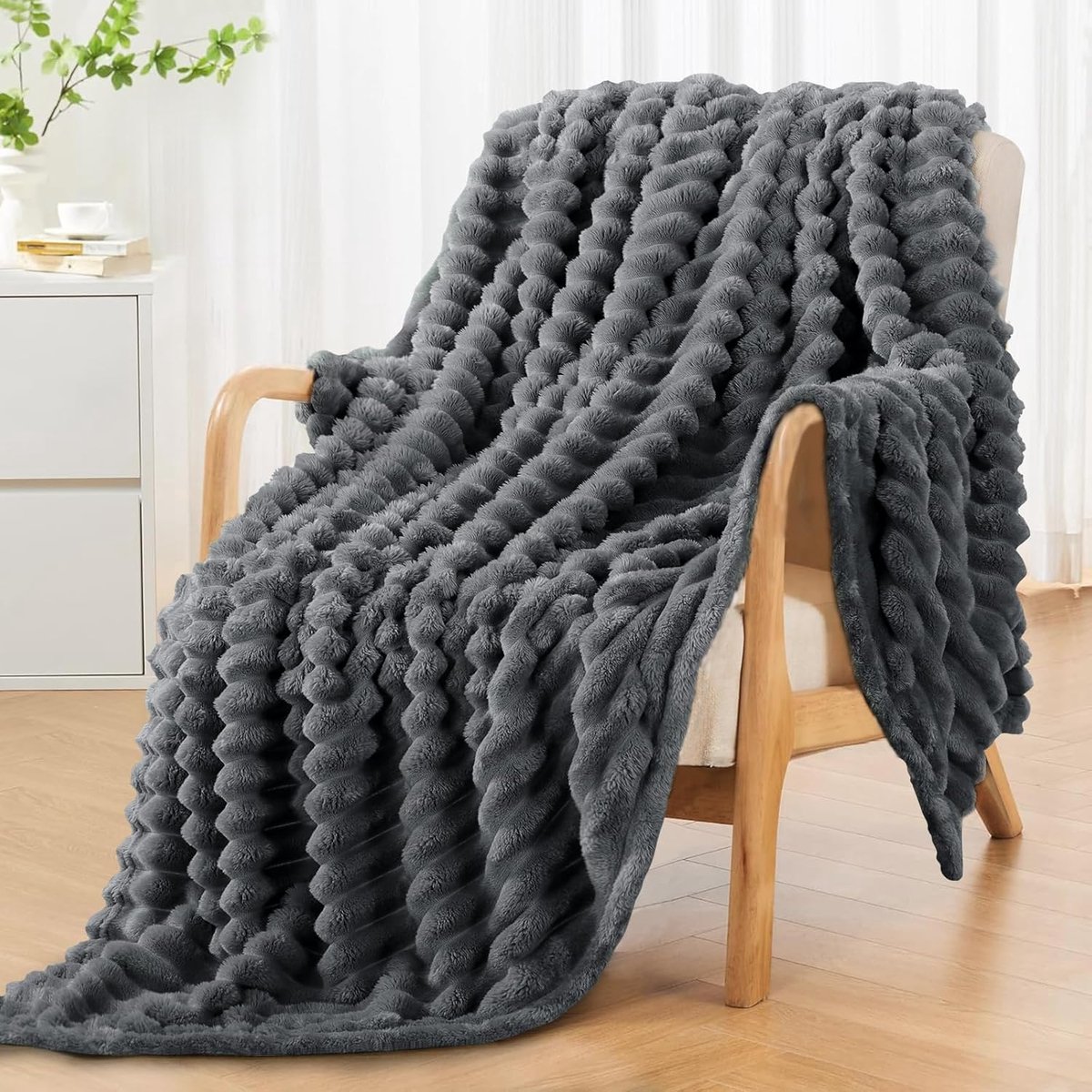 SnelShoppen - Fleece Throw Blanket 130 x 150 cm Extra Soft Flannel Dekentje voor Bed en Bank Donkergrijs Warm 100% Microfiber