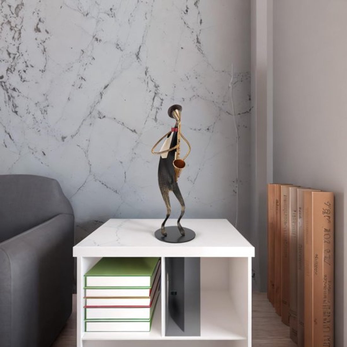 Saxofoonstandbeeld Handgemaakt - Beeldjes Decoratie - Sculptuur - Beelden voor Binnen - Muziek Decor - Duurzaam Materiaal - Beeldje