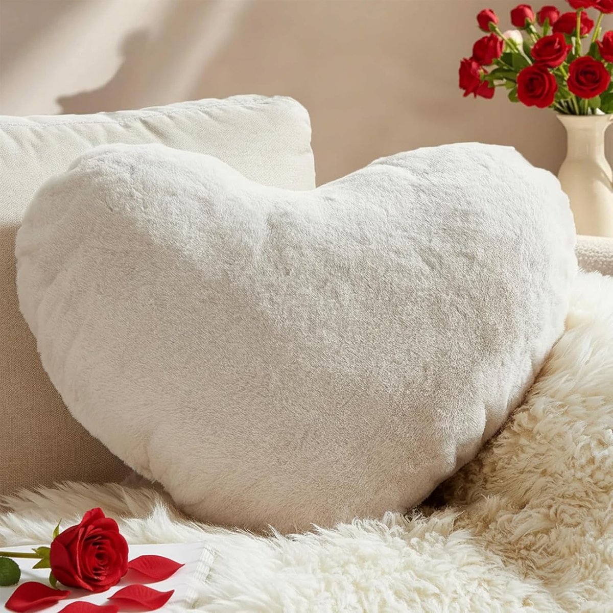 SnelShoppen - Hartvormig Kussen Licht Beige, Pluche Knuffelkussen 37 x 47 cm, Aesthetic Decoratie voor Woonkamer, Sofa, Kinderkamer, Perfect Cadeau vo