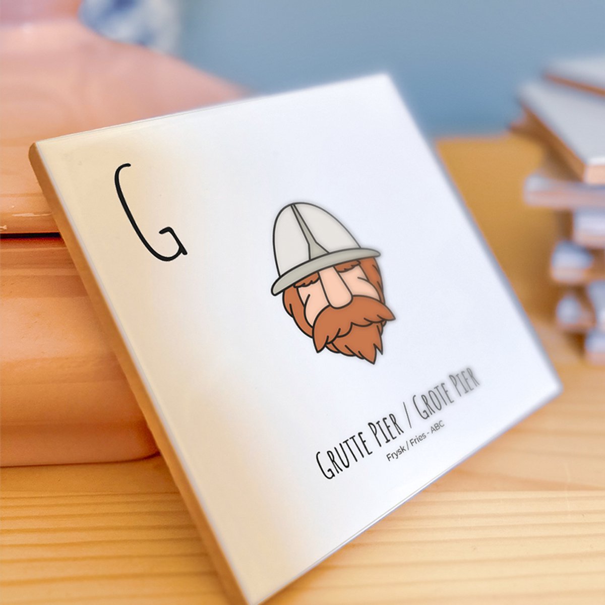Grutte Pier / Grote Pier - ABC tegeltje Fryslân-Friesland - Keramiek met Handgetekende Illustratie - Wanddecoratie - Woondecoratie - Relatiegeschenk - Souvenir - 10,8 x 10,8 cm