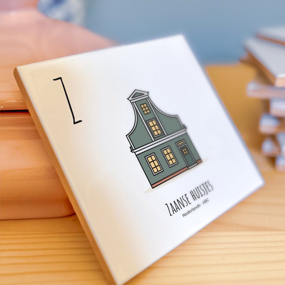 Zaanse huisjes - ABC tegeltje Nederland - Keramiek met Handgetekende Illustratie - Wanddecoratie - Woondecoratie - Relatiegeschenk - Souvenir - 10,8 x 10,8 cm