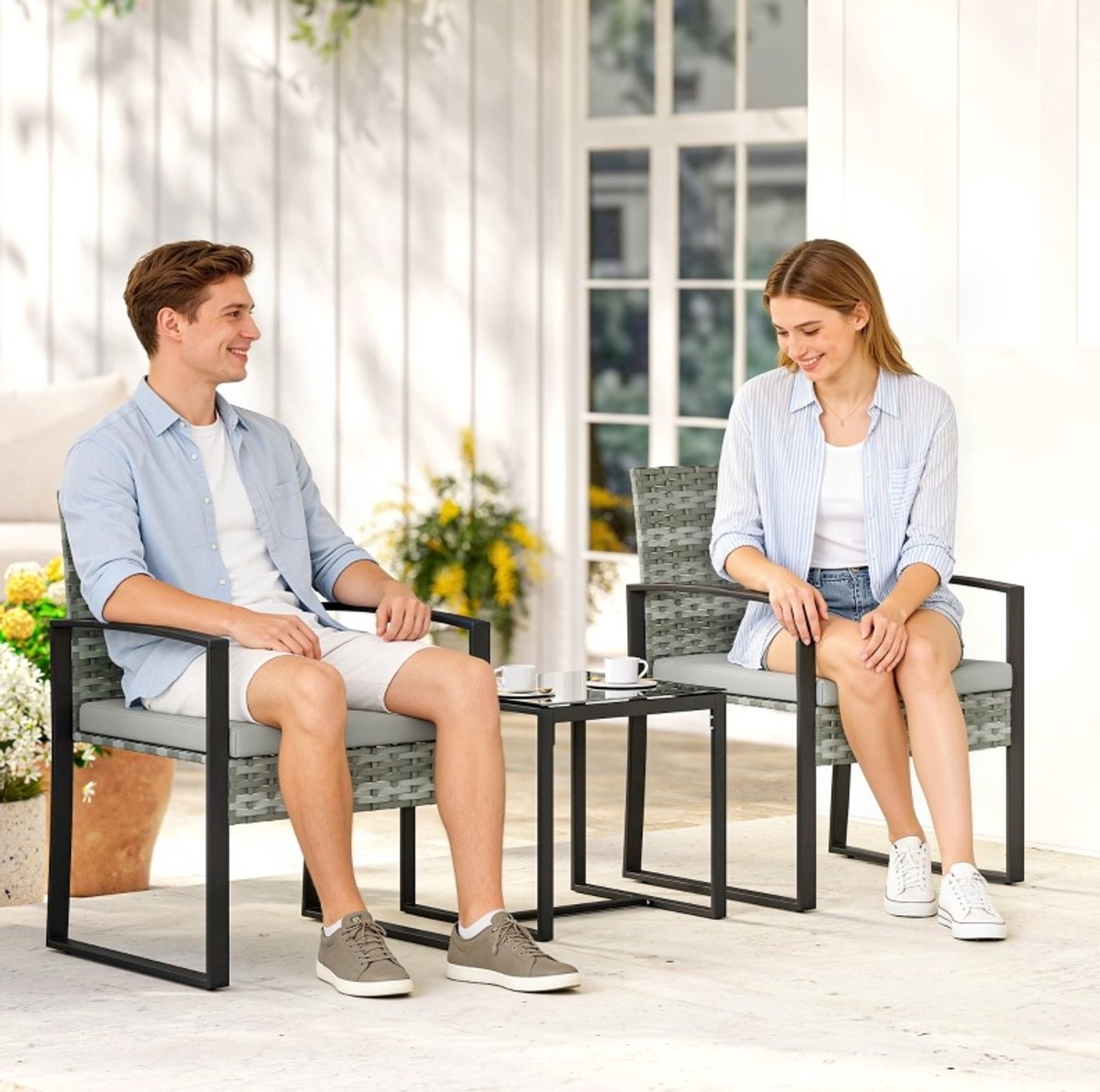 Bistroset 3 Delig - 2 Stoelen En Tafel - 55 X 58 X 76 Cm - Staal En Gehard Glas - Lichtgrijs - Balkon En Terras