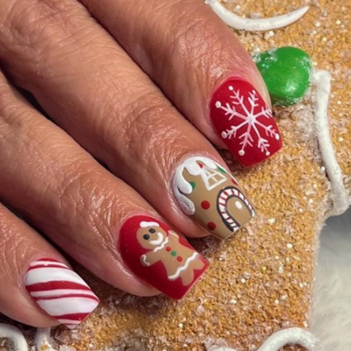 24 stuks korte kunstnagels om op te plakken, met peperkoekmannetje, sneeuwvlokken, volledige dekking, voor vrouwen