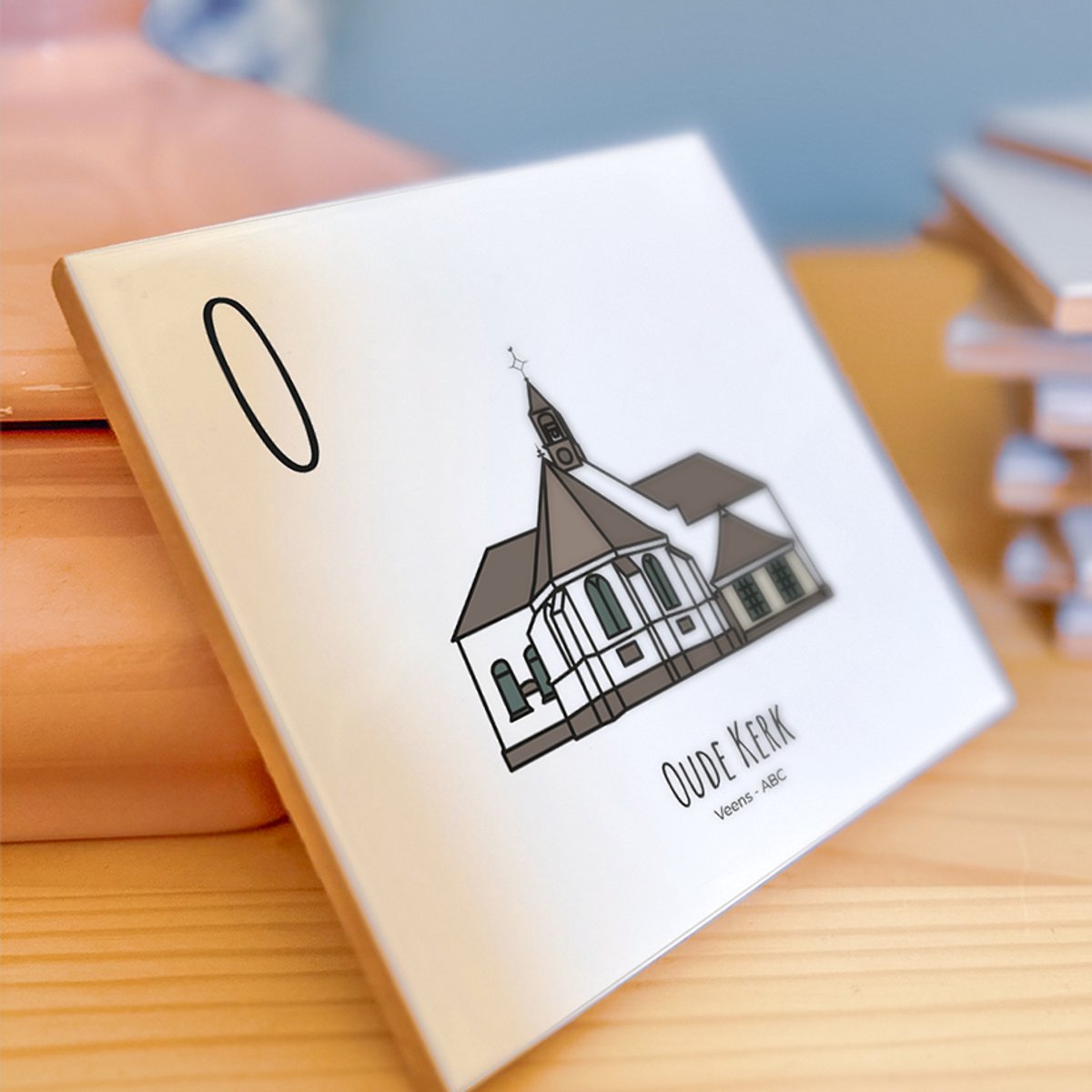 Oude Kerk - ABC tegeltje Veenendaal - Keramiek met Handgetekende Illustratie - Wanddecoratie - Woondecoratie - Relatiegeschenk - Souvenir - 10,8 x 10,8 cm