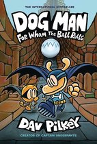Boekcover met Dog Man en een kat met vleermuisvleugels, staand op een stenen pad met een grote bal erboven. Titel: Dog Man for Whom The Ball Rolls.