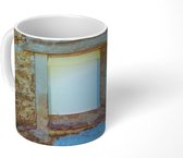 Mok - vintage stenen muur met gesloten raam - 350 ML - Beker