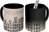 Magische Mok - Foto op Warmte Mokken - Koffiemok - Spreuken - Quotes Hotel Mama - Moederdag - Mama cadeau - Moeder - Magic Mok - Beker - 350 ML - Theemok - Mok met tekst