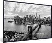 Cadre photo avec affiche Zwart Wit- Skyline de New York avec le Bridge de Brooklyn - noir et blanc - 120x80 cm - Cadre pour affiche