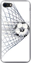 Geschikt voor iPhone 7 hoesje - Een illustratie van een voetbal die het doel in gaat - Jongetjes - Meisjes - Kids - Siliconen Telefoonhoesje