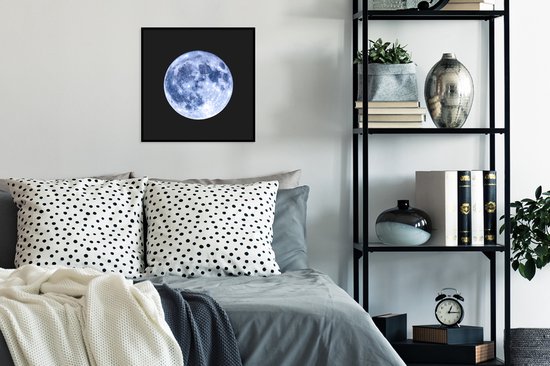 Photo encadrée - Une représentation parfaite de la lune dans l'univers noir cadre photo noir 40x40 cm - Affiche encadrée (Décoration murale salon / chambre)