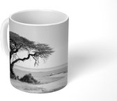 Mok - Een safaritocht in het Nationale Park Etosha - zwart wit - 350 ML - Beker