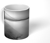 Mok - Golden Gate Bridge in de mist bij San Francisco - zwart wit - 350 ML - Beker