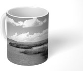 Mok - Riet in het Titicacameer - zwart wit - 350 ML - Beker