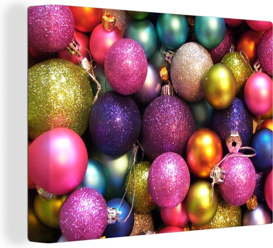 Canvas Schilderij Een close-up van kleurrijke kerstballen - 40x30 cm - Wanddecoratie