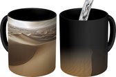 Magische Mok - Foto op Warmte Mok - De zon schijnt over een woestijn vol met zandduinen - 350 ML