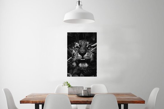 Affiche Tigre entre les plantes - noir et blanc - 60x90 cm