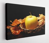 Canvas schilderij - Apple in wicker basket with dried leaves on black background  -     264166706 - 115*75 Horizontal