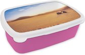 Broodtrommel Roze - Lunchbox - Brooddoos - Kameel - Woestijn - Zand - 18x12x6 cm - Kinderen - Meisje