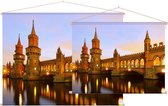 De Oberbaumbrücke over de Spree in oud Berlijn - Foto op Textielposter - 60 x 45 cm