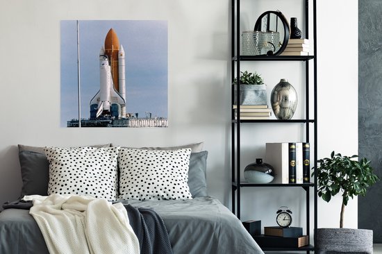 Poster Une navette spatiale sur la rampe de lancement avec le drapeau américain - 75x75 cm