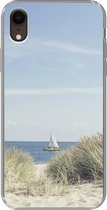 Geschikt voor iPhone XR hoesje - Noordzee - Duinen - Boot - Siliconen Telefoonhoesje