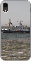 Geschikt voor iPhone XR hoesje - Noordzee - Vissersboot - Water - Siliconen Telefoonhoesje