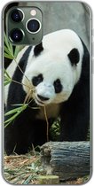 Geschikt voor iPhone 11 Pro hoesje - Panda - Boomstam - Grot - Siliconen Telefoonhoesje