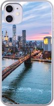 Geschikt voor iPhone 11 hoesje - Skyline van New York bij de Brooklyn Bridge - Siliconen Telefoonhoesje